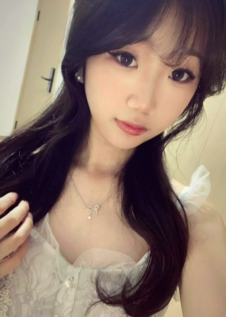 同学竟是福利姬南京艺术学院舞蹈生孟馨予私拍大尺度视频流出